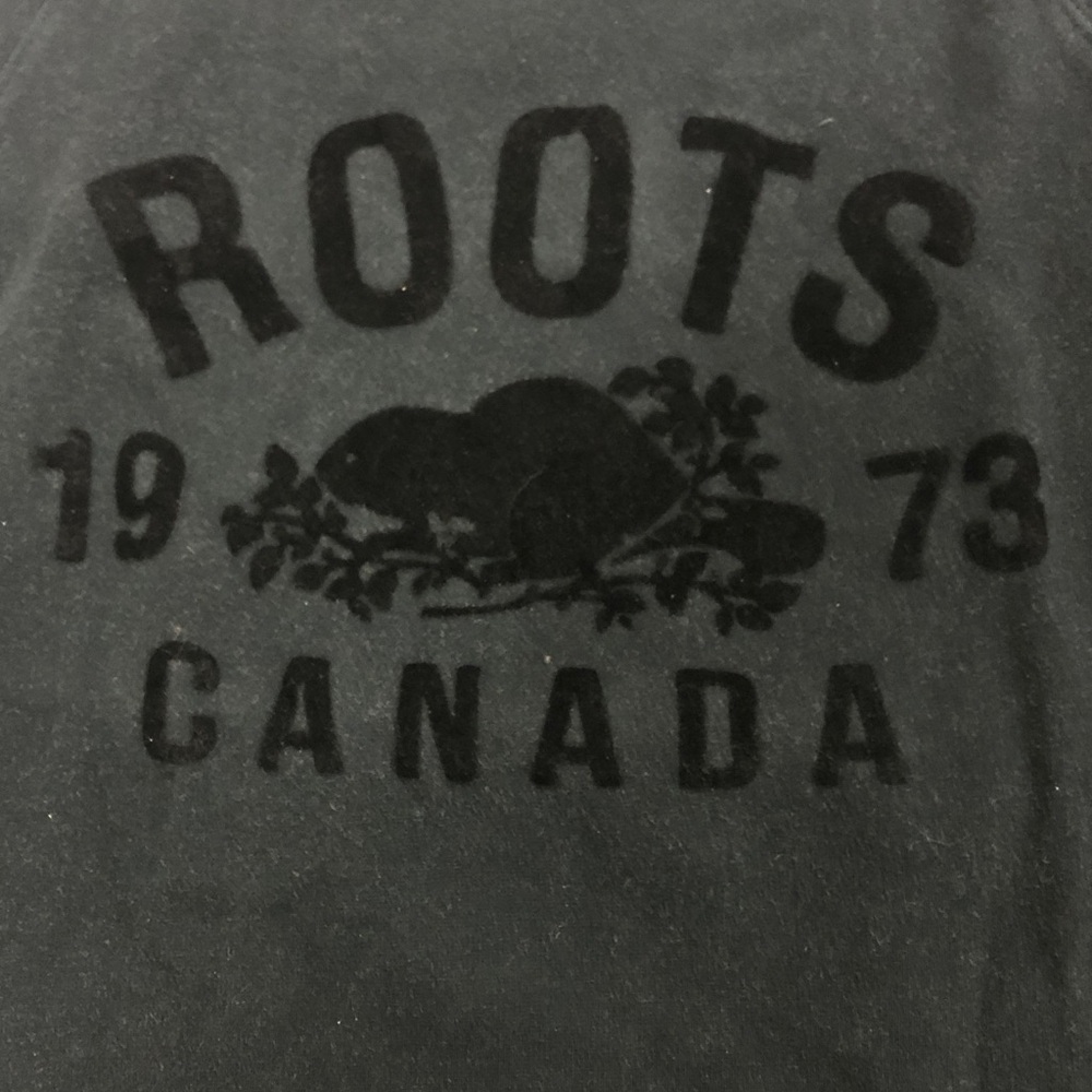 Roots M Shirt Jersey Top Charcoal Grey w Black Velvet Logo Graphic Long Sleeve